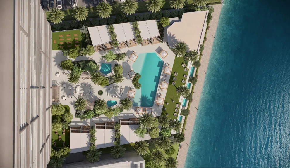 ICON BEACH WATERFRONT RESIDENCES: Vista adicional de la piscina estilo resort con tumbonas